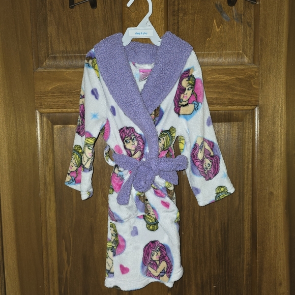 Disney Princess: Girl's Size-4 Robe, Pockets, Attached inner & outer ties/belts - Picture 14 of 15